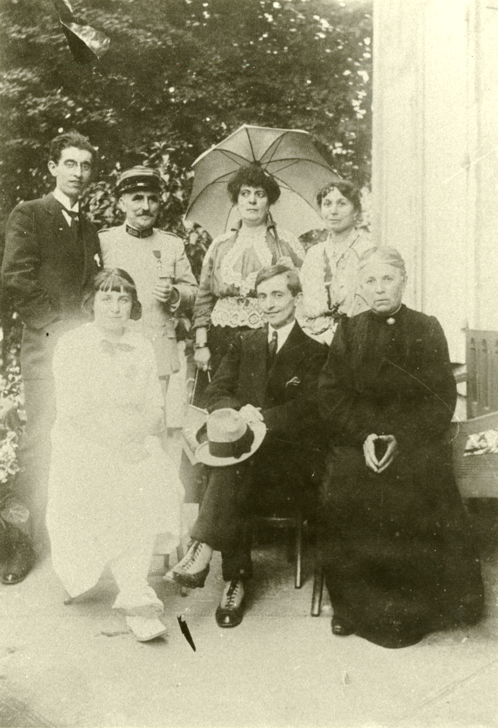 ML 1056 Famille Adrien (v1916)